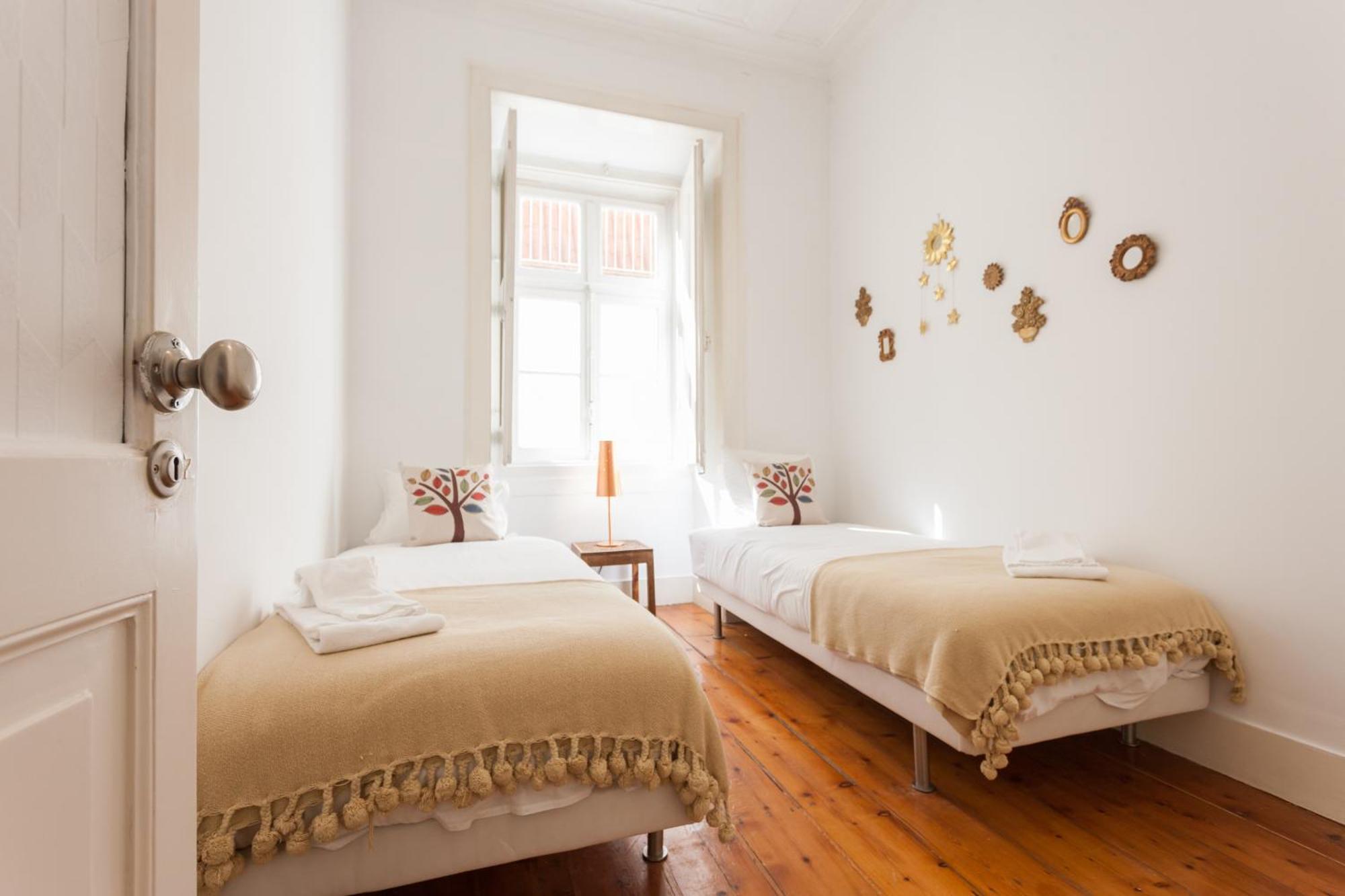 Tejo Vintage Three-Bedroom Apartment - By Lu Holidays Lisboa Kültér fotó