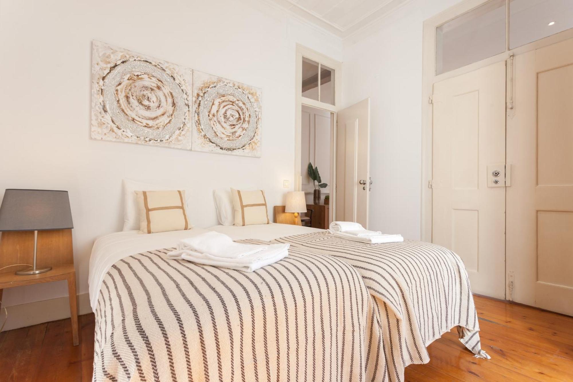 Tejo Vintage Three-Bedroom Apartment - By Lu Holidays Lisboa Kültér fotó
