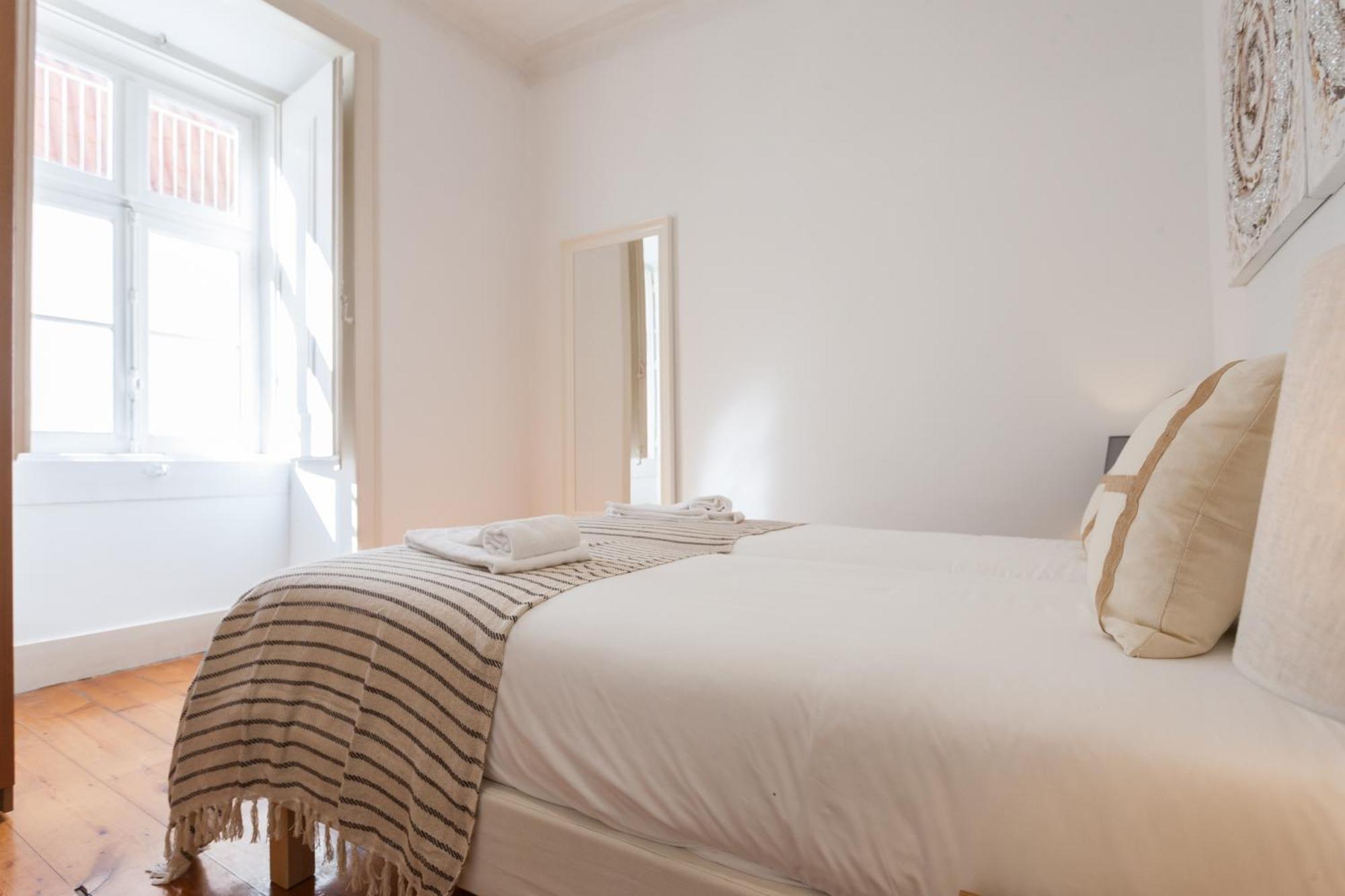 Tejo Vintage Three-Bedroom Apartment - By Lu Holidays Lisboa Kültér fotó